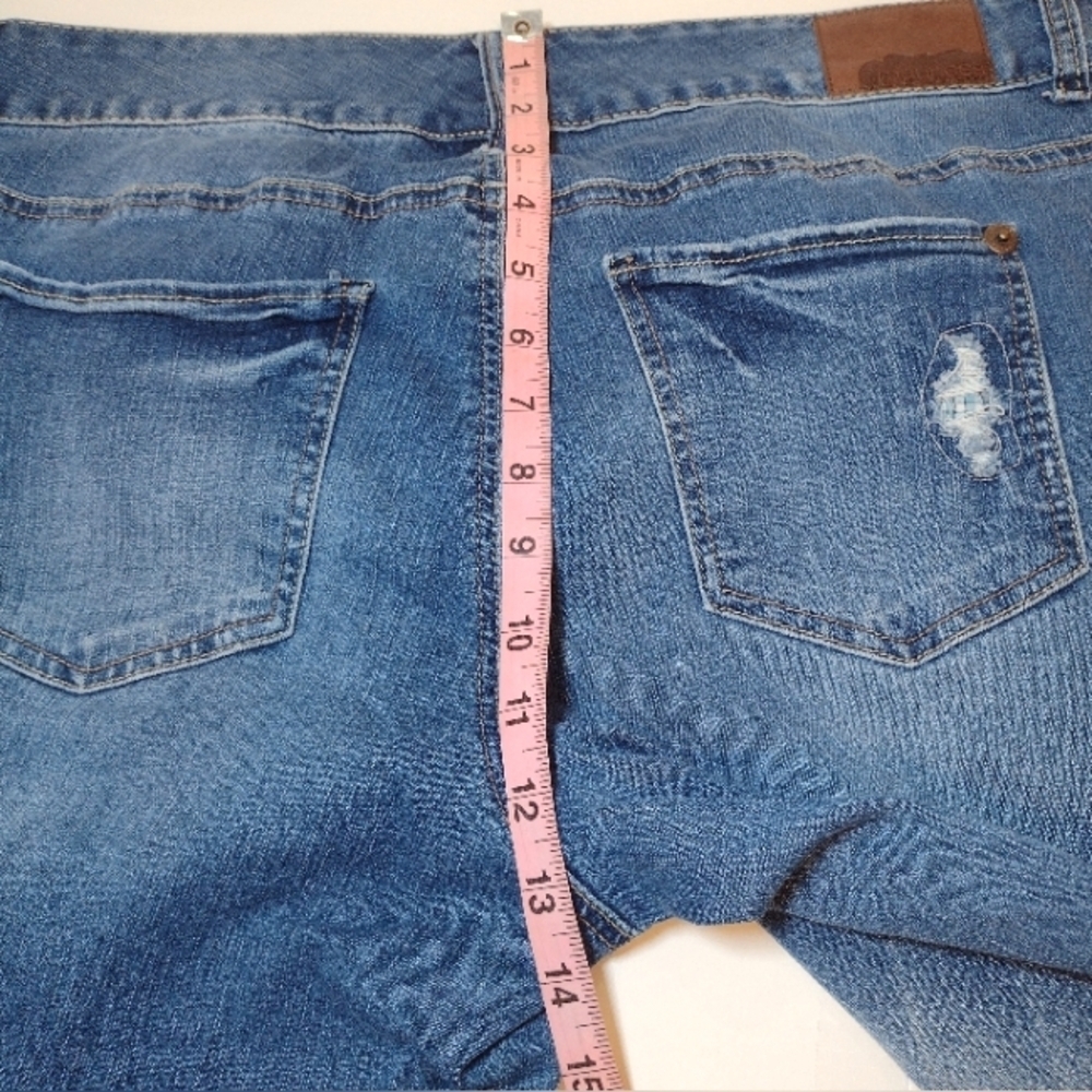 Maurices Women's Distressed Patch Stretchy Jeans Size (18) Regular - Picture 14 of 14